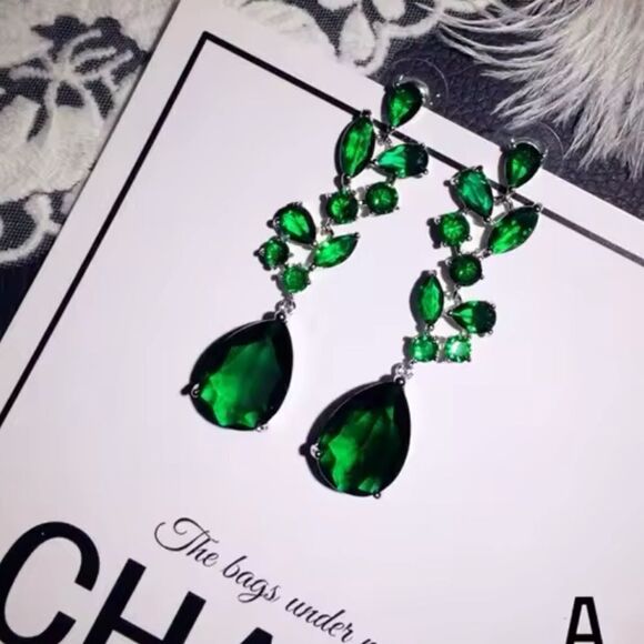 Bohemian Green stone drop earrings A63 - Picture 1 of 4